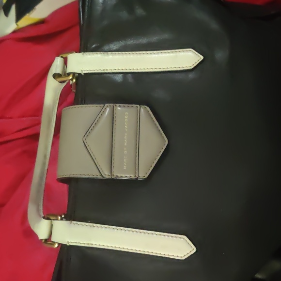 MARC BY MARC JACOBS FLIPPING OUT LARGE LAMBSKIN SATCHEL IN BLACK AND GREY - Picture 8 of 12